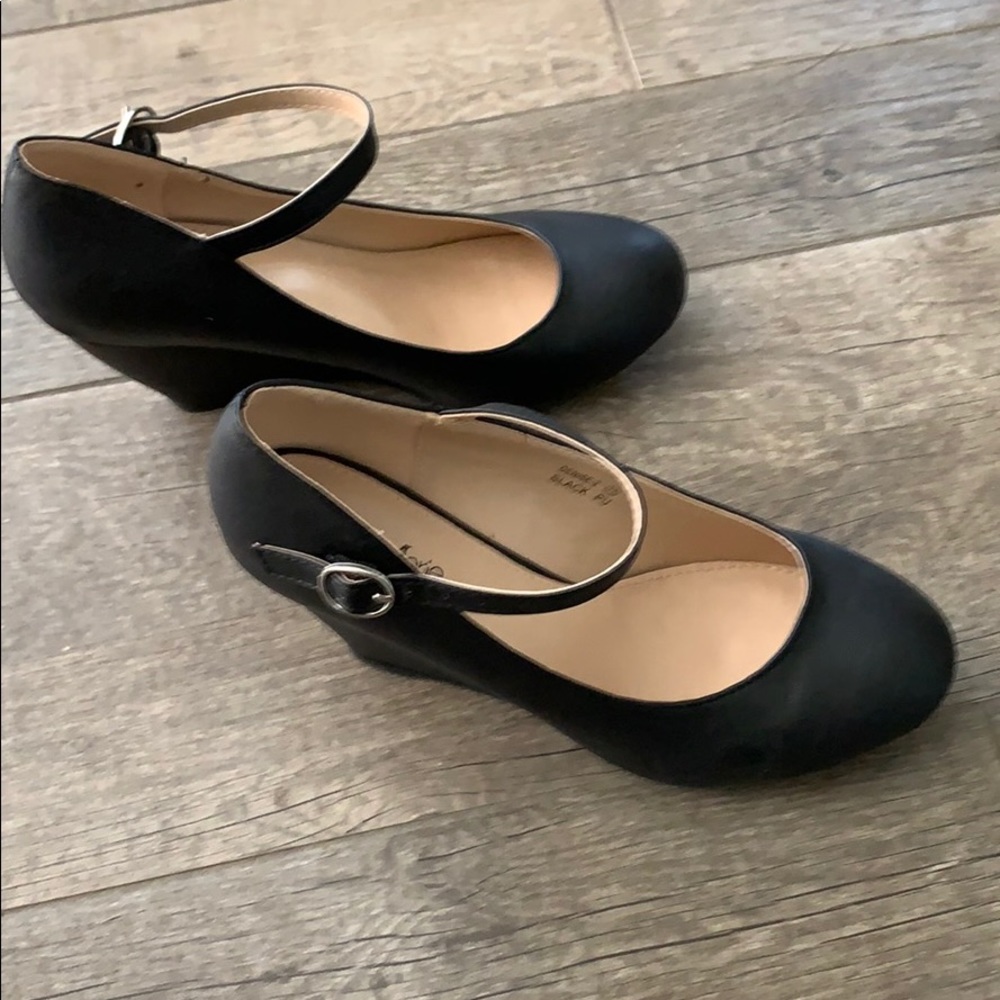 Black wedge